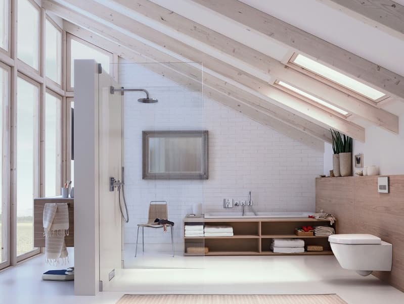 Schräge Schönheit: Badezimmer unter dem Dach